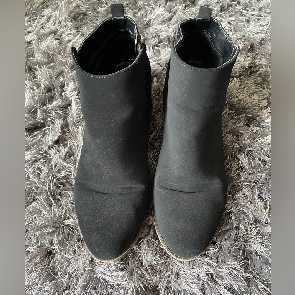 White Mountain faux suede booties